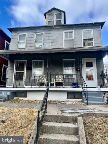 615 Riverside Dr, Lewistown, PA 17044