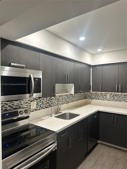 9449 SW 76th St Unit T5, Miami, FL 33173