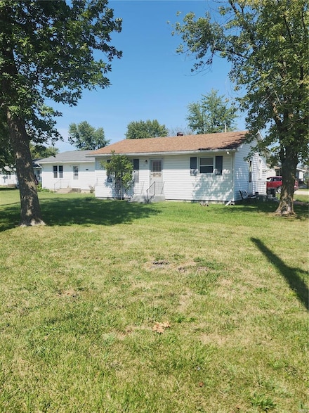 511 S Pine St, Laddonia, MO 63352