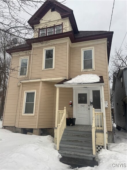 1522 Oneida St, Utica, NY 13501