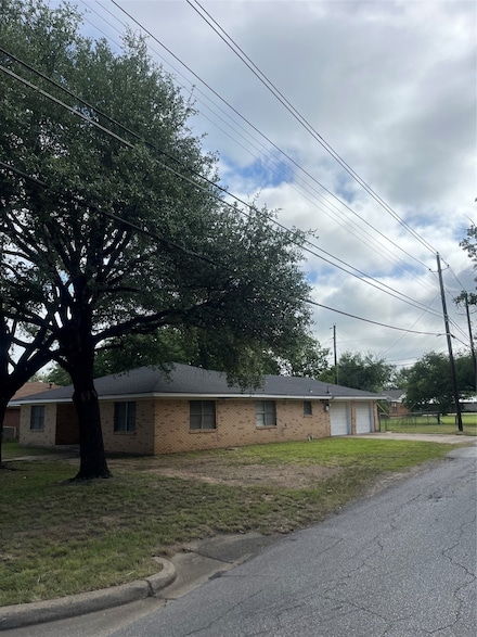 101 Oakland Dr, Waco, TX 76705
