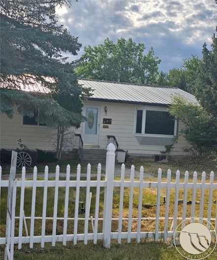 208 S F St, Bridger, MT 59014