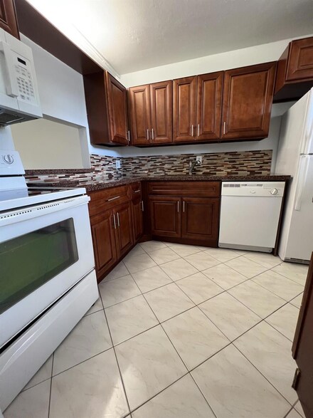 2800 Fiore 102 Way Unit 102, Delray Beach, FL 33445