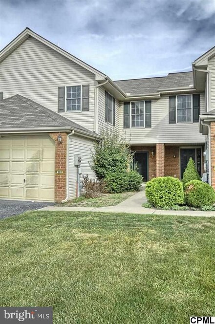 888 Woodridge Dr, Middletown, PA 17057