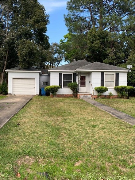 718 Davis St, Jennings, LA 70546