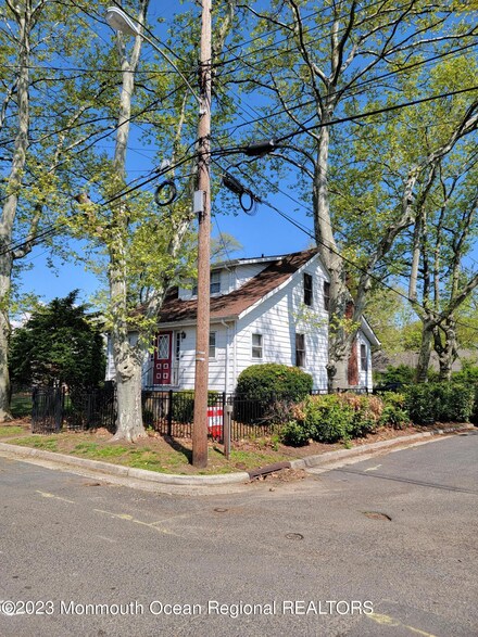 47 Shore Acres Ave, North Middletown, NJ 07748