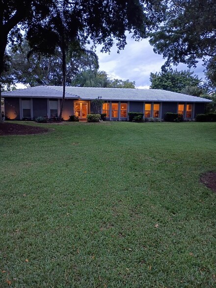 9540 NW 39th Ct, Coral Springs, FL 33065