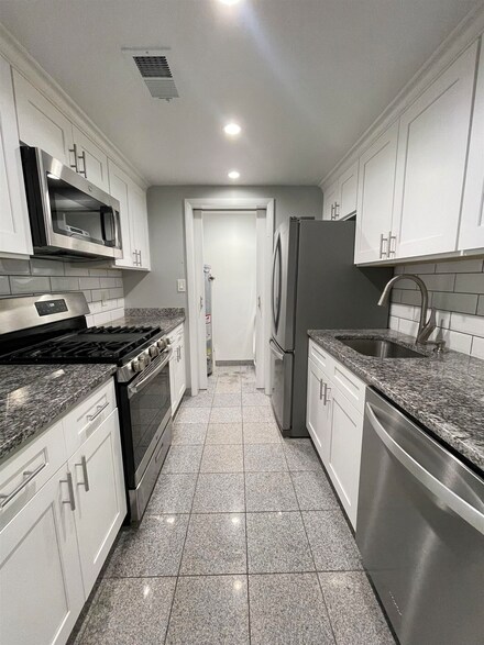 318 38th St Unit 205, Union City, NJ 07087
