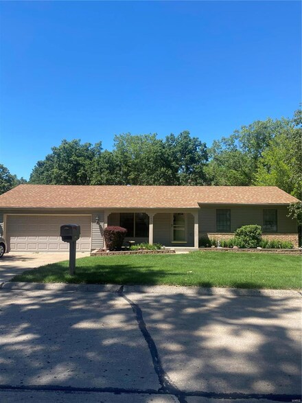 1435 Trails Ct, Fenton, MO 63026