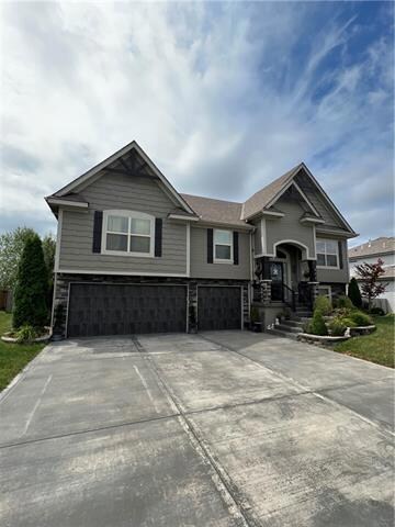 909 Kodiak St, Raymore, MO 64083