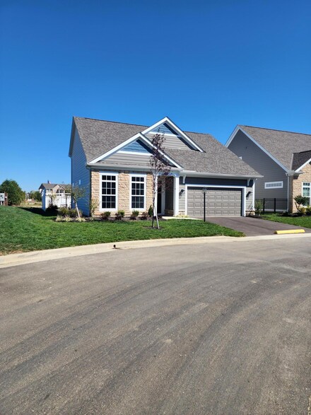 5208 Clarewood Ln, Dublin, OH 43016