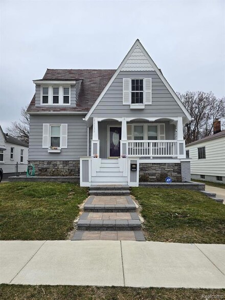 22139 Normandy Ave, Eastpointe, MI 48021