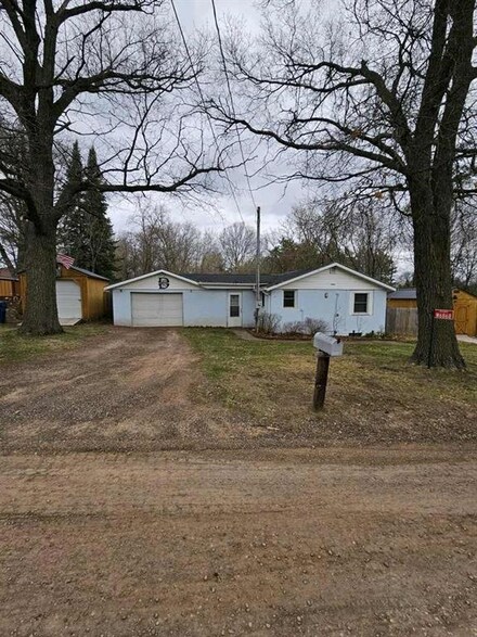 6868 Division St, Spooner, WI 54801