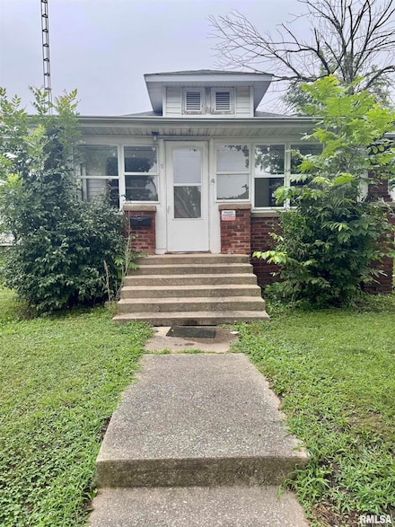 1100 E 2nd St, Centralia, IL 62801