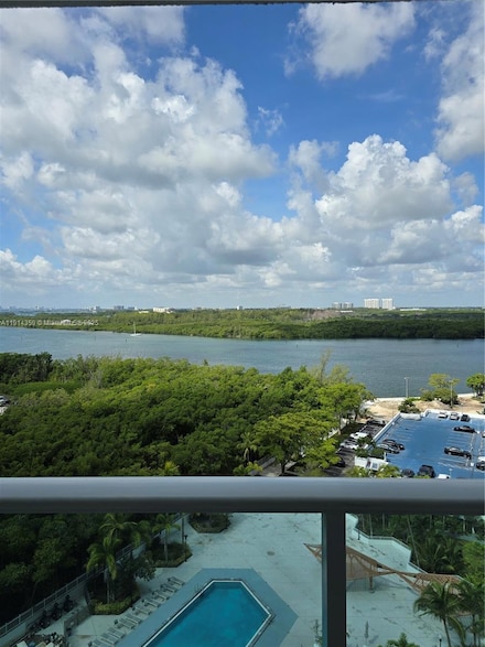 100 Bayview Dr Unit 1420, Sunny Isles Beach, FL 33160