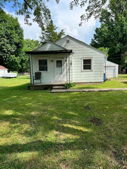 909 E 33rd St, Marion, IN 46953