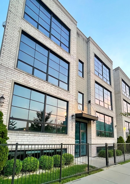 2453 W Irving Park Rd Unit 1E, Chicago, IL 60618