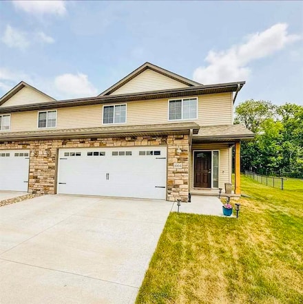 1004 Creekside Dr, Tiffin, IA 52340