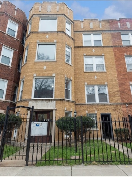7829 S Essex Ave Unit 2, Chicago, IL 60649