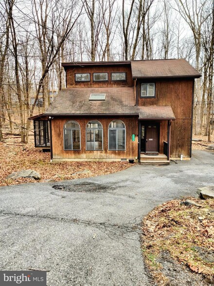 3434 Crestwood Dr, East Stroudsburg, PA 18301