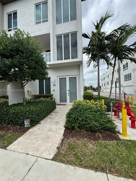 6310 NW 103rd Place Unit 106, Doral, FL 33178