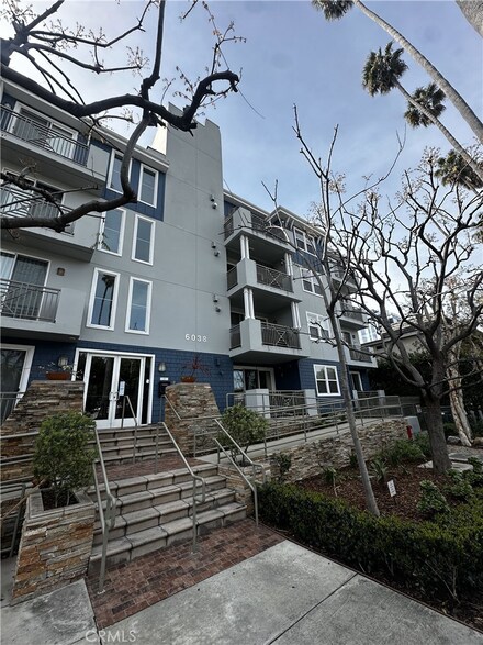 6038 Carlton Way Unit 207, Los Angeles, CA 90028