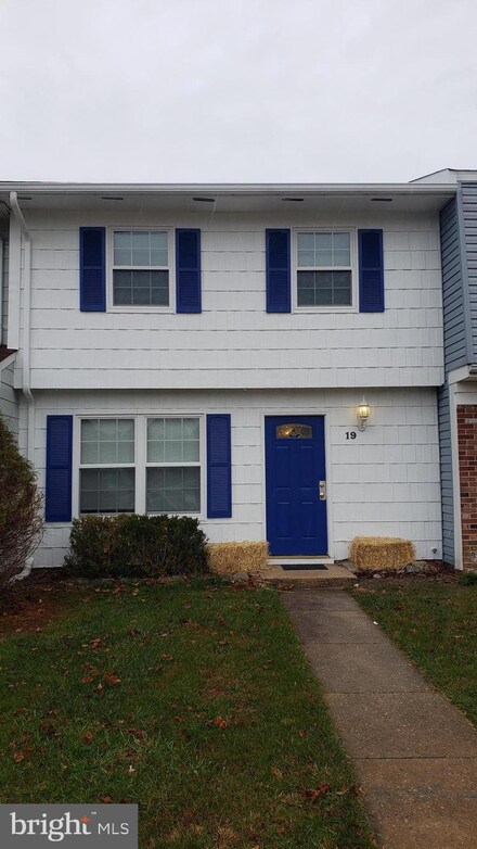 19 Vernon Ct, Sicklerville, NJ 08081