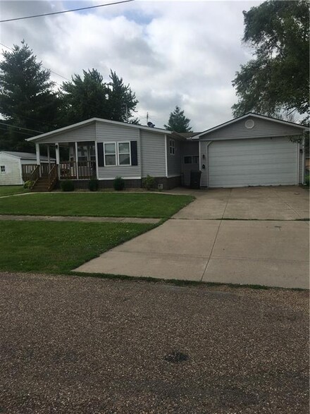 110 W South St, Monroe, IA 50170