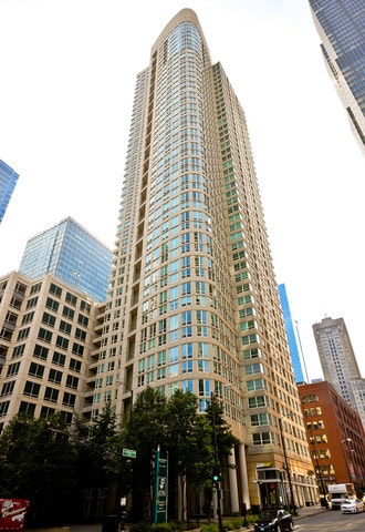345 N La Salle Dr Unit 1207, Chicago, IL 60654