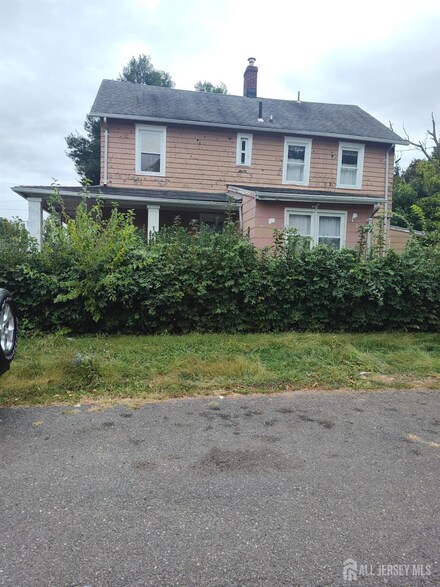 39 1st St, Freehold, NJ 07728
