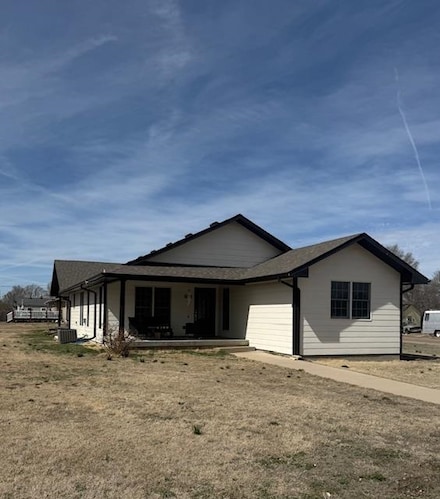 1323 Carroll Ave, Larned, KS 67550