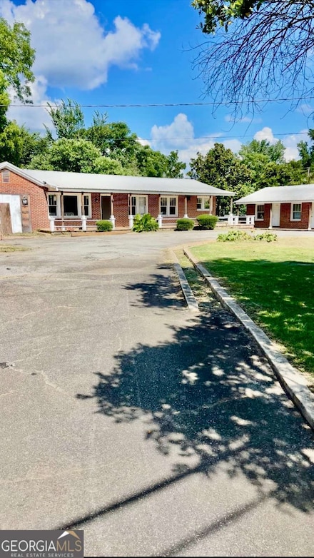 103 E Main St, Irwinton, GA 31042