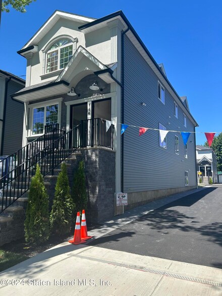 144 van Name Ave, Staten Island, NY 10303