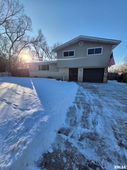 1310 Coolidge Ave, Pekin, IL 61554