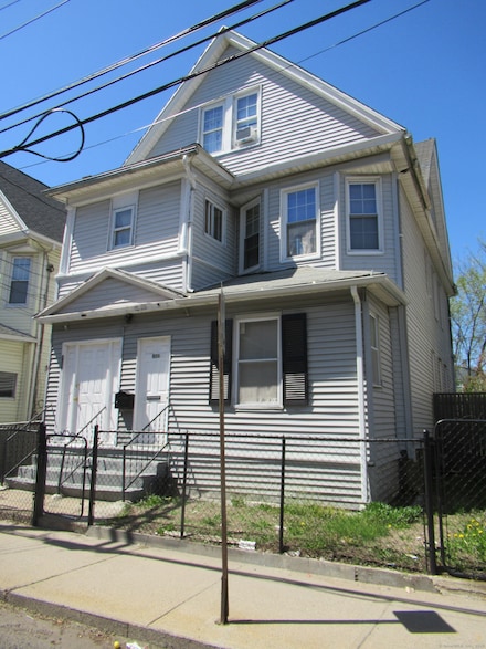 137 Clifford St, Bridgeport, CT 06607