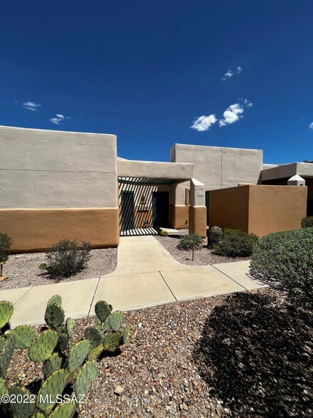 3689 W Placita Del Correcaminos Unit 2, Tucson, AZ 85745