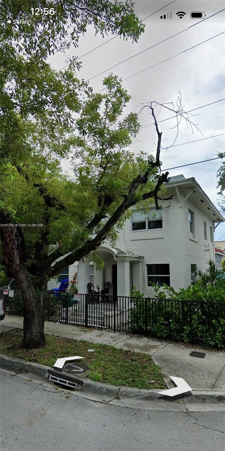 876 SW 2nd St, Miami, FL 33130