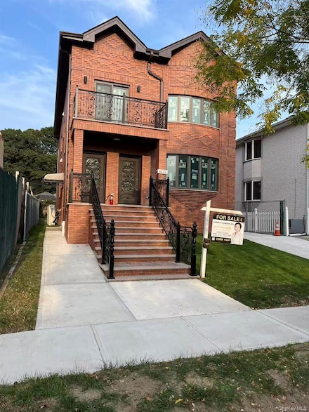 6973 229th St, Oakland Gardens, NY 11364