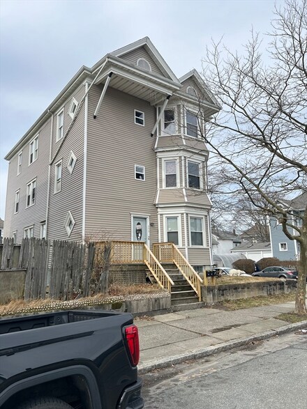 653 Brock Ave, New Bedford, MA 02744