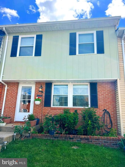 8585 Pellam Ct, Marshall, VA 20115