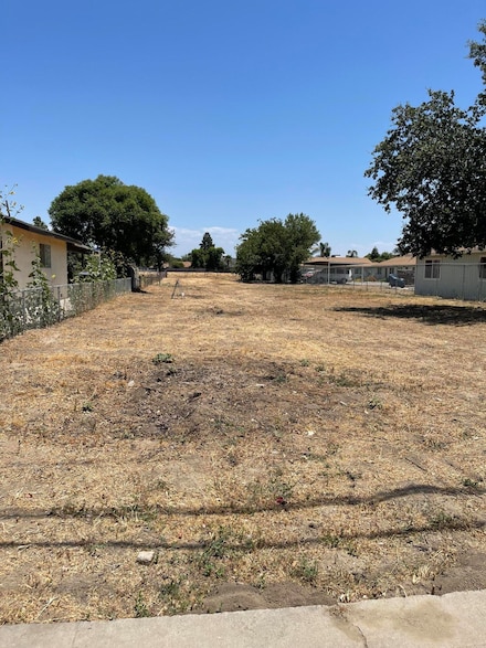 2146 N Bridge St, Visalia, CA 93291