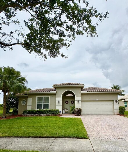 16724 NW 8th St, Pembroke Pines, FL 33028
