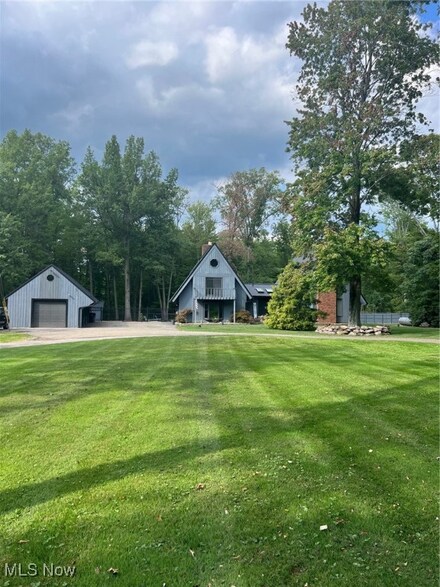 8731 Whipporwill Rd, Ravenna, OH 44266