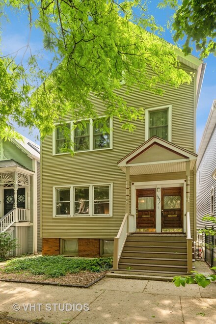 1337 W Nelson St, Chicago, IL 60657