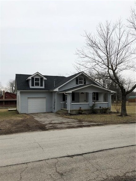305 S Main St, Fillmore, IN 46128