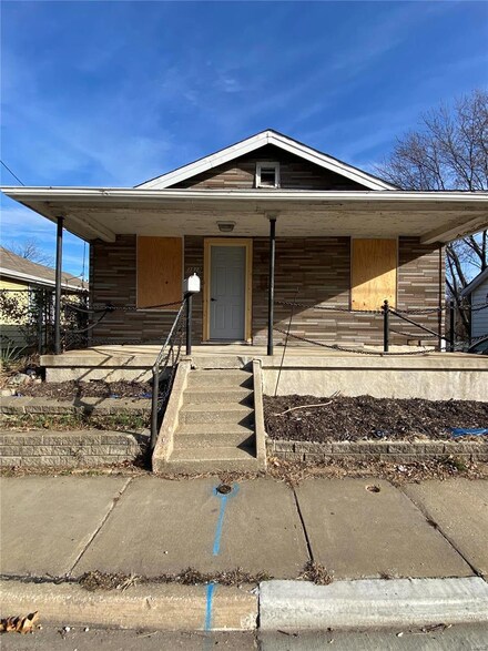 3818 N Hanley Rd, Saint Louis, MO 63121
