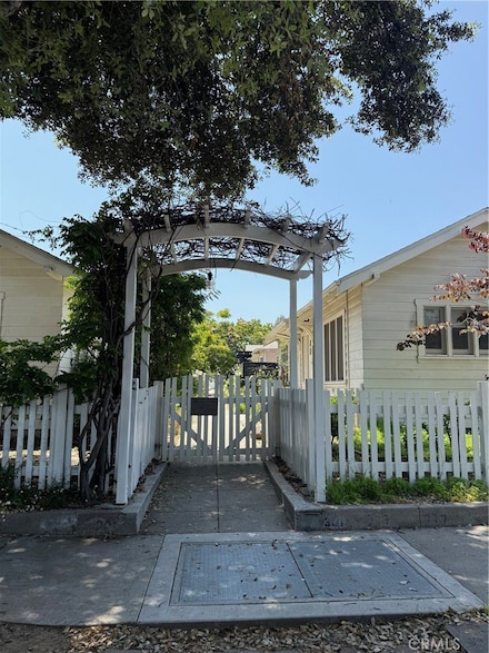 297 N Garfield Ave, Pasadena, CA 91101