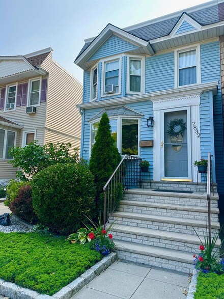 78-32 76th St, Flushing, NY 11385