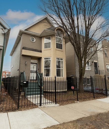 2718 W Washington Blvd, Chicago, IL 60612