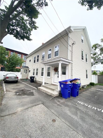 11 Davis St, Warren, RI 02885